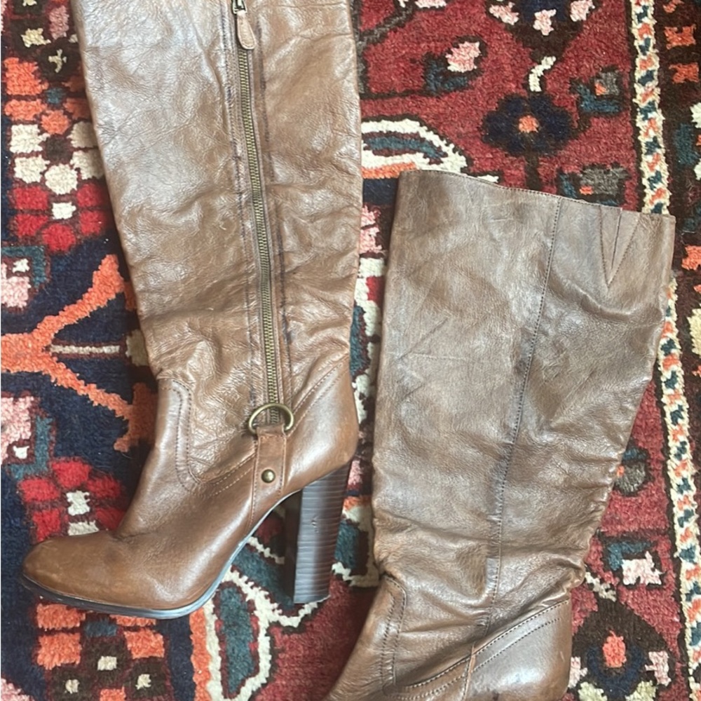 BAKERS real leather brown knee high stacked heel boots size 9
